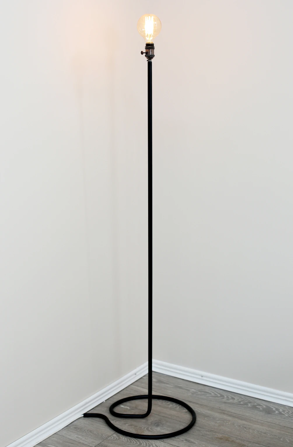 Lampadar din metal EDISON